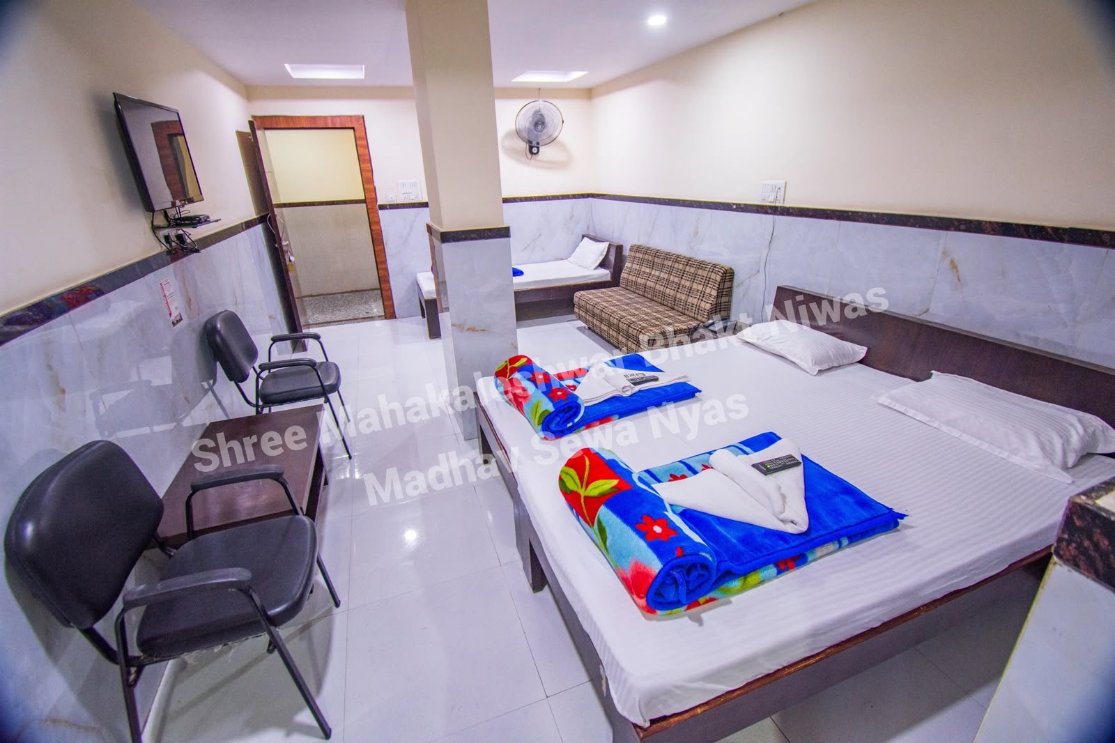 Uploaded room interior photograph; confirm the category shown before booking